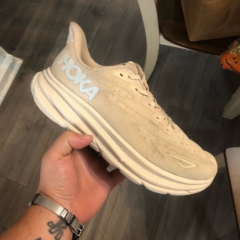 Women’s Hoka Clifton 9 ‘Shifting Sand size 9.5